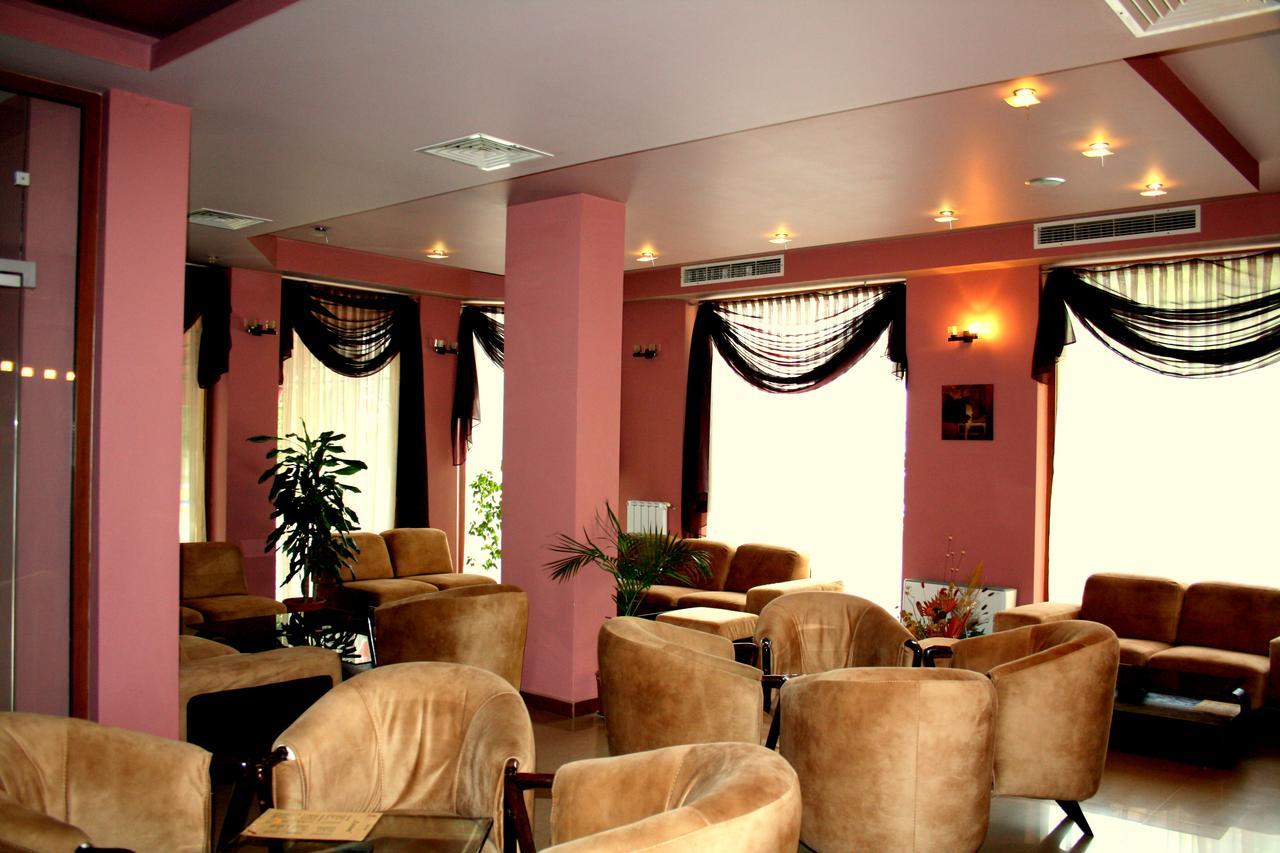 Hotel Elegant Karnobat Exteriör bild